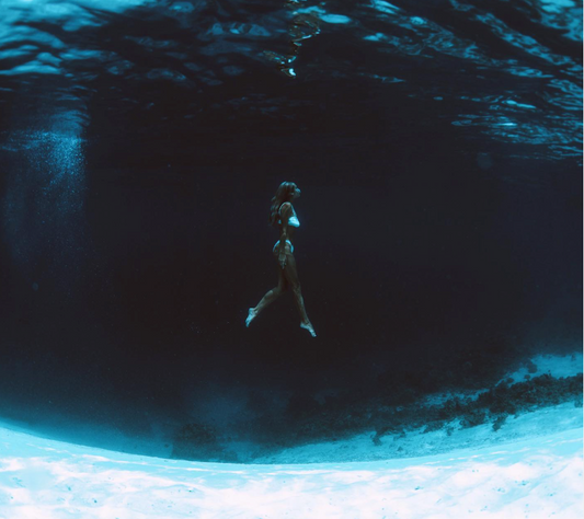 Capturing the Essence of Women’s Surfing – An Interview with Cait Miers